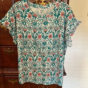 Crown & Ivy Relaxed Green Short Sleeve Tee